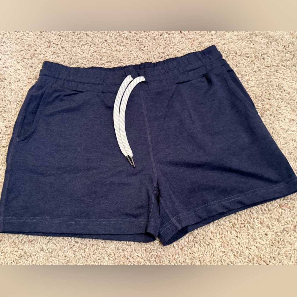 Vuori women’s shorts size small navy